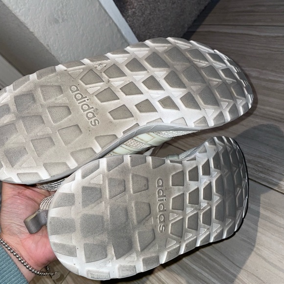 adidas Women's Questar Flow Shoes sneakers 
Color: Two Tone-White/White - Picture 3 of 12